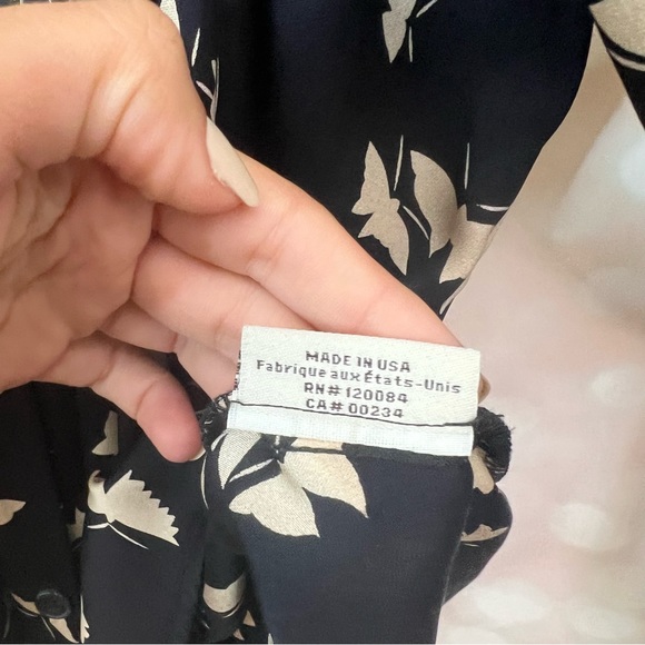 🦄SOLD🦄 Tucker The Classic Blouse in Butterflies, Silk - Picture 8 of 12